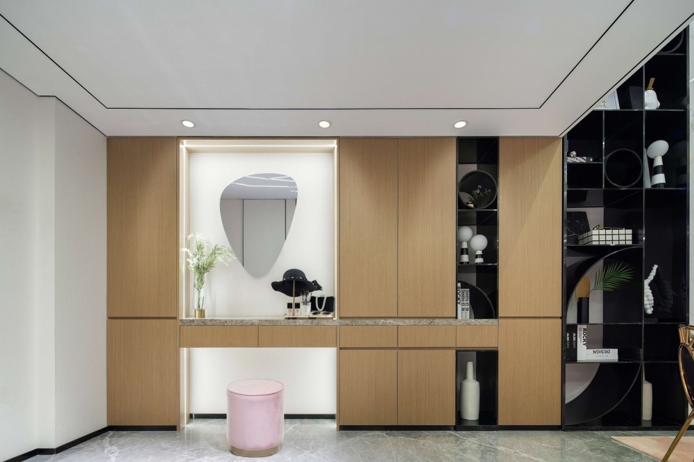 现代轻奢风格室内家装案例效果图-入户玄关 现代轻奢风格室内家装案例效果图-入户玄关